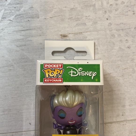 Funko Pop Ursula Metallic Disney Exclusive Pocket Pop Keychain - Picture 4 of 10